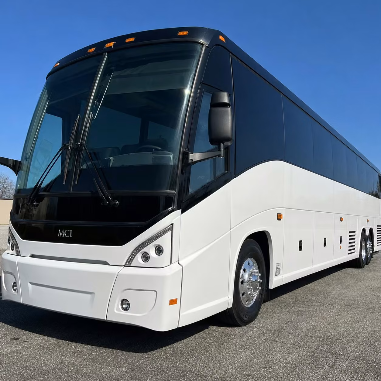 everett 28 passenger minibus rental